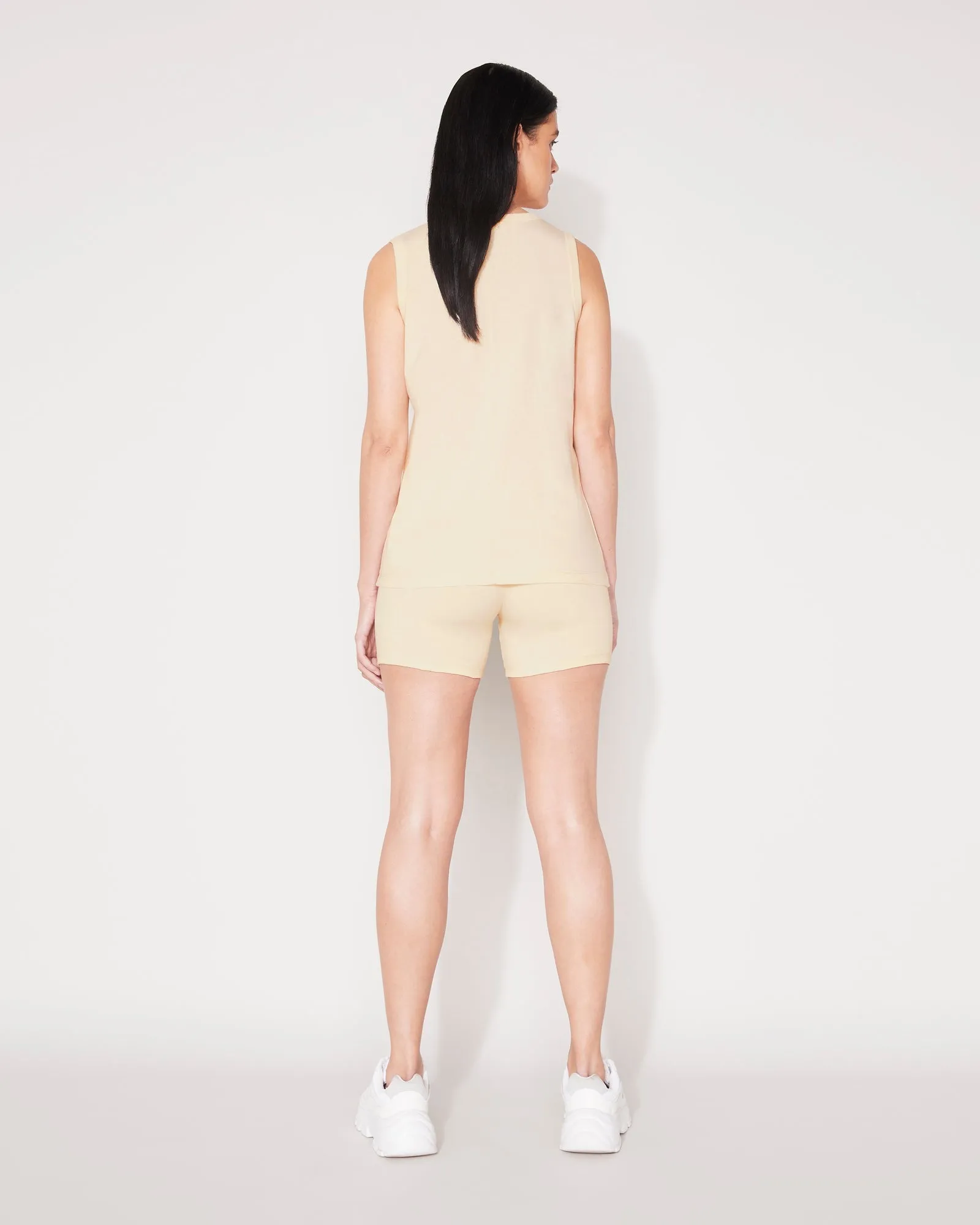 ESSENTIAL SCOOP TANK - BUTTER CREAM